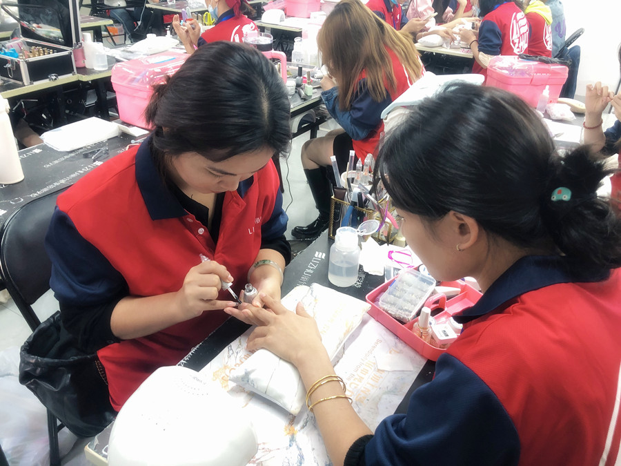 美甲延長甲的正確卸法，廣西美甲店常用方法