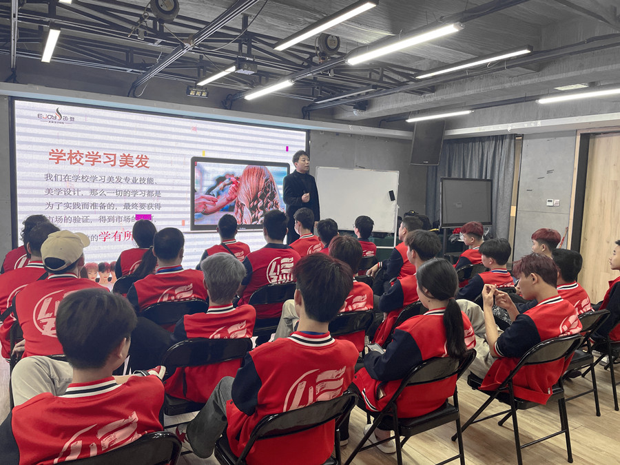 美發(fā)畢業(yè)班就業(yè)宣講會：印·覺形象設(shè)計(jì)機(jī)構(gòu)