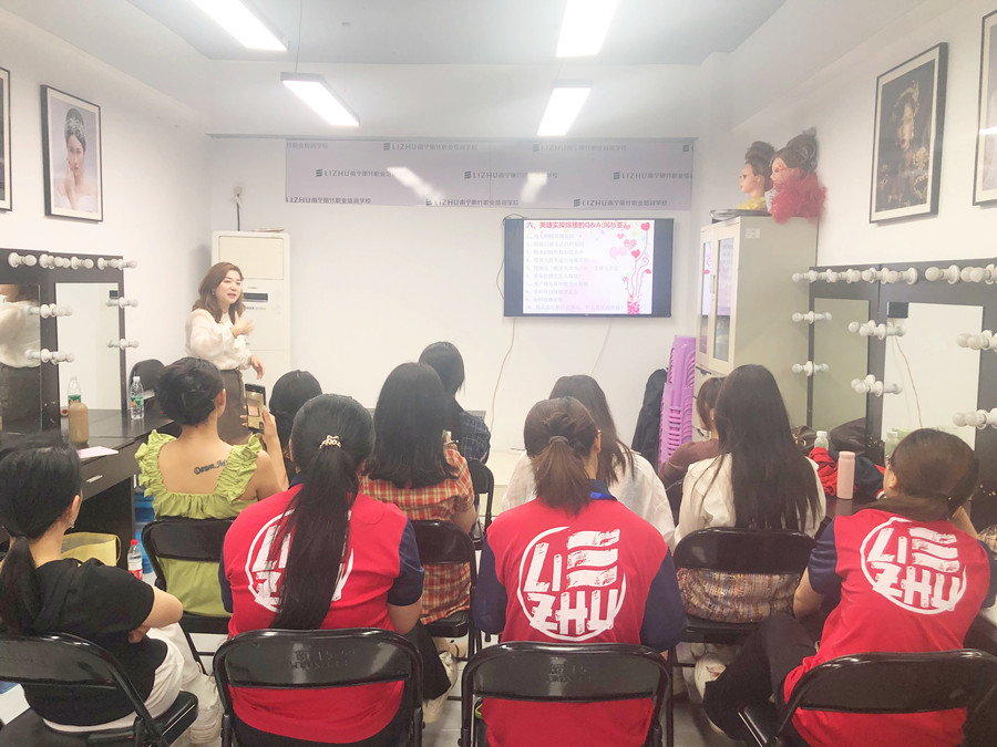 ?南寧美睫培訓(xùn)開班，3月27日如約而至