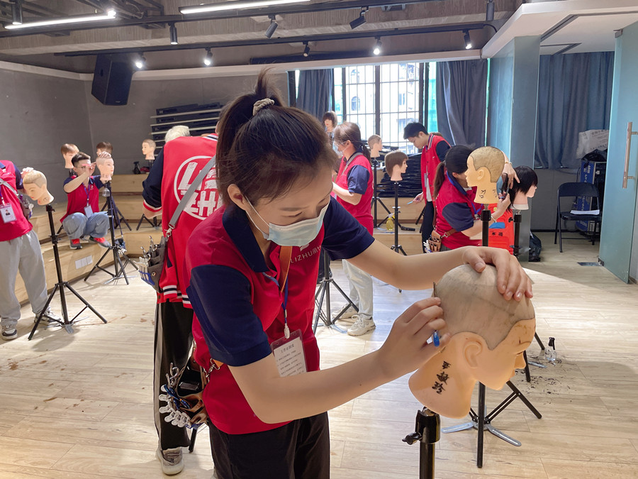 美發(fā)剃刀的使用技巧，廣西美發(fā)理發(fā)職業(yè)學(xué)校告訴你