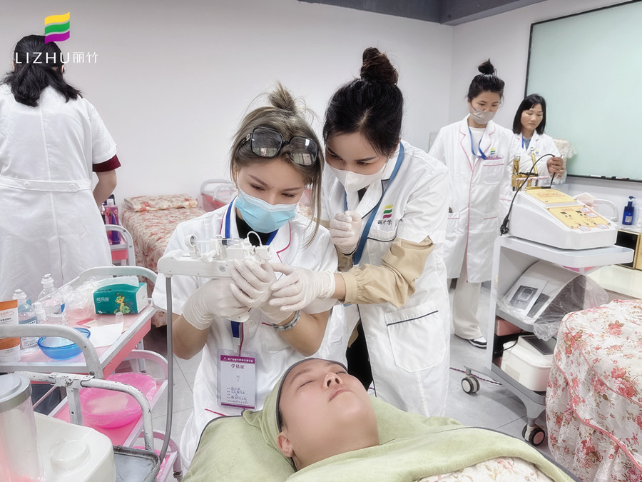 學美容儀器的基礎，南寧美容學校一對一教學