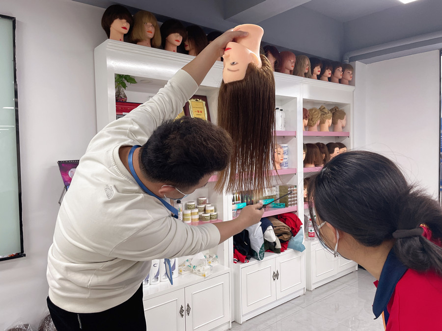 長碎發(fā)怎么剪？南寧剪發(fā)理發(fā)培訓(xùn)學(xué)校課件