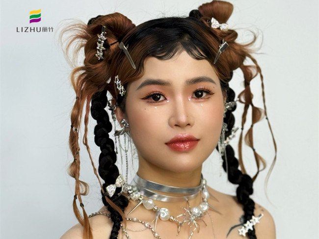 千禧甜辣妝，實(shí)力詮釋南寧彩妝學(xué)校哪家好？