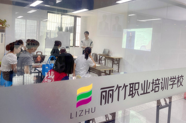 麗竹學?！睹佳鄞酱髱煱唷烽_課啦
