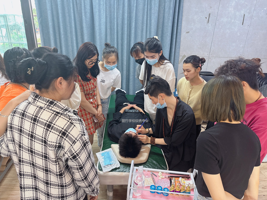 紋繡二次上色注意事項(xiàng)，南寧紋繡專(zhuān)業(yè)學(xué)校課程講解