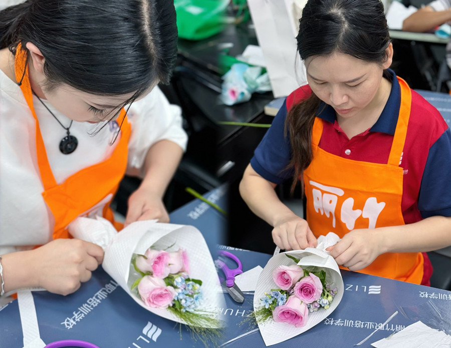 南寧花藝學(xué)校開班首日，學(xué)員收獲滿滿