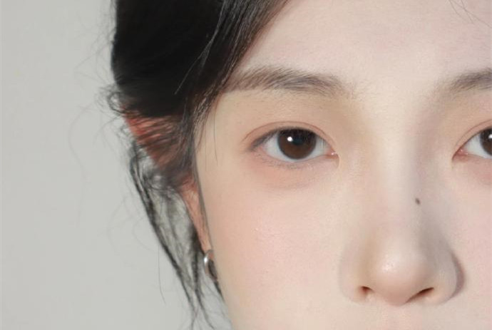 素顏女高妝容教程，南寧化妝培訓(xùn)名校手把手教學(xué)