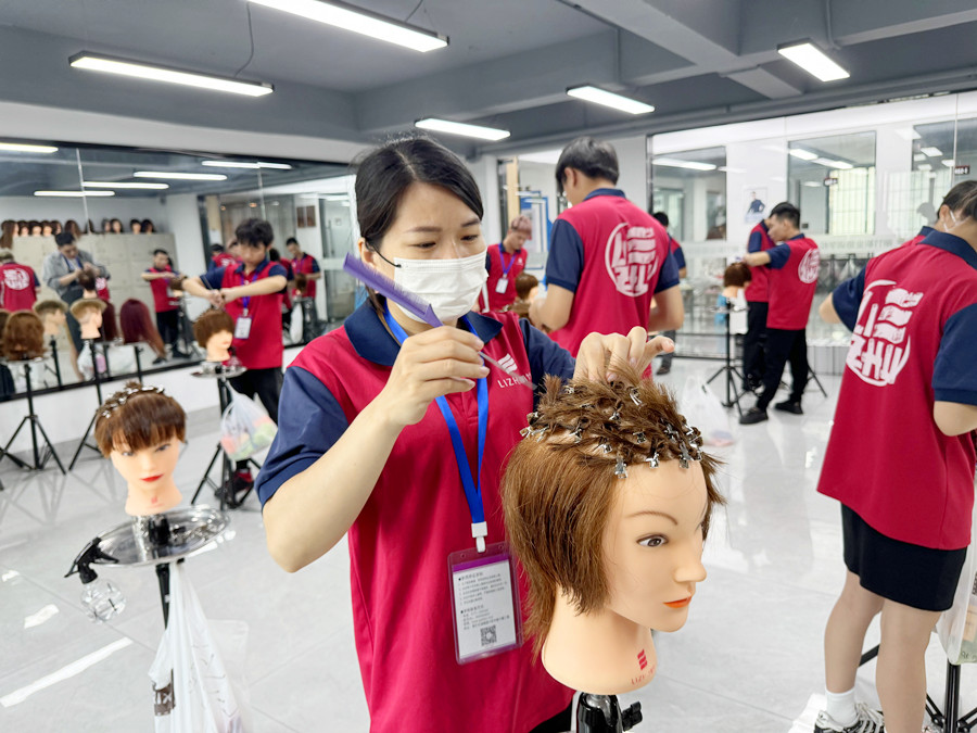 什么叫鋼夾燙？南寧學(xué)燙發(fā)哪家比較好？