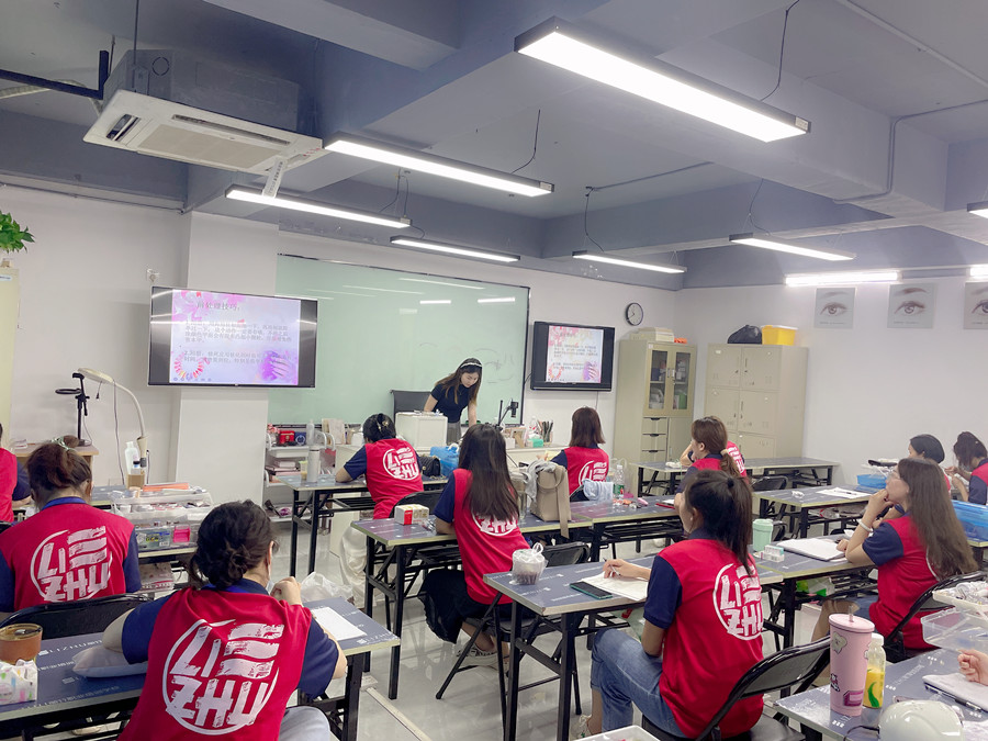 廣西學美甲零經(jīng)驗：美甲理論知識有哪些？