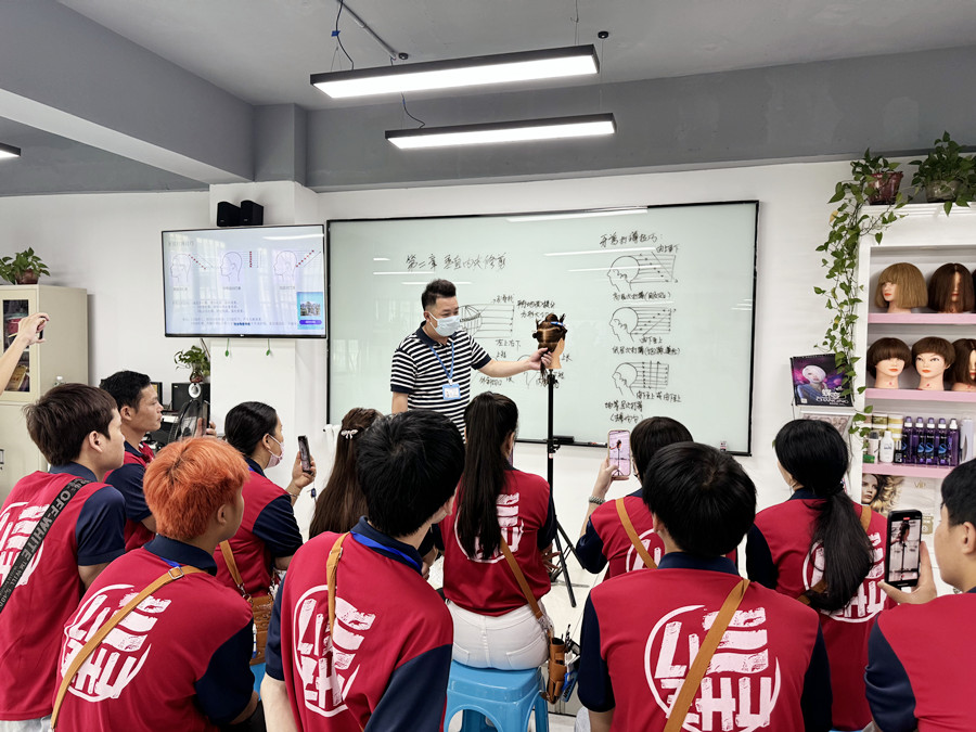 廣西南寧學(xué)美發(fā)？廣西美發(fā)學(xué)校怎么招生？