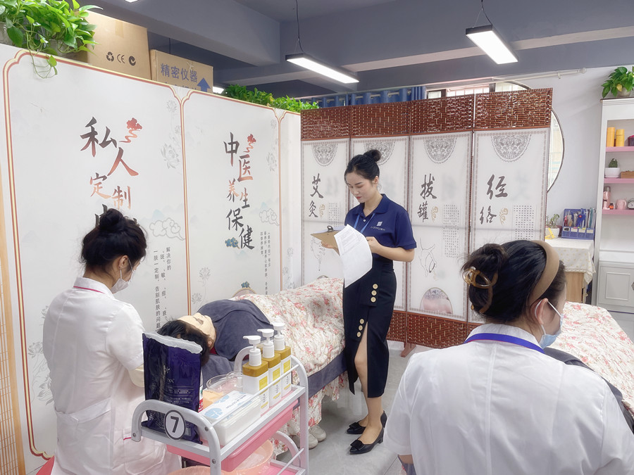 護(hù)膚品不吸收的表現(xiàn)，南寧美容護(hù)膚教學(xué)