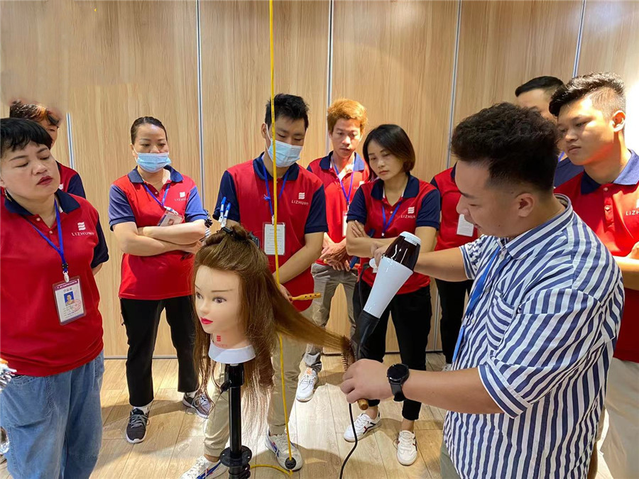 快速洗吹頭發(fā)的技巧，廣西吹風(fēng)造型整理