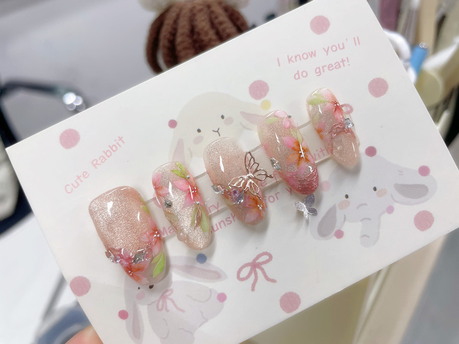 春日貓眼彩繪美甲，南寧美甲店推薦網(wǎng)紅款作品