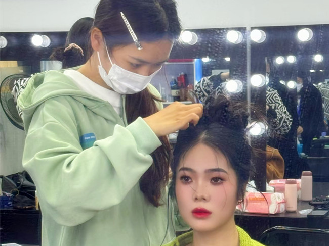 千金禮服造型，廣西高彩造型學校學員作品