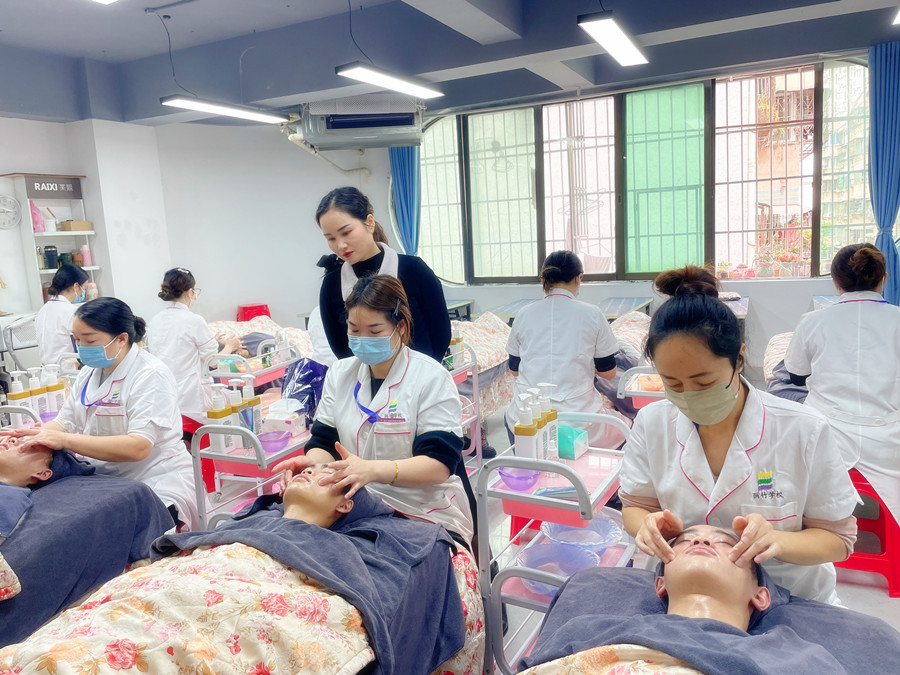 面部按摩手部操作技巧，廣西美容一對一教學(xué)