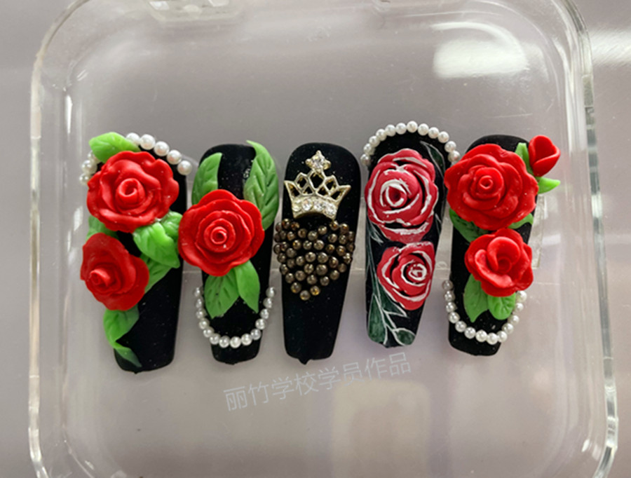 輕奢玫瑰雕花美甲，南寧美甲學校學員作品