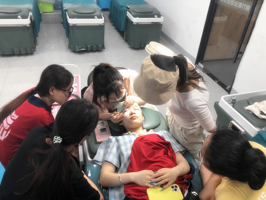 讓美睫保持時間長的技巧，學美睫從零開始
