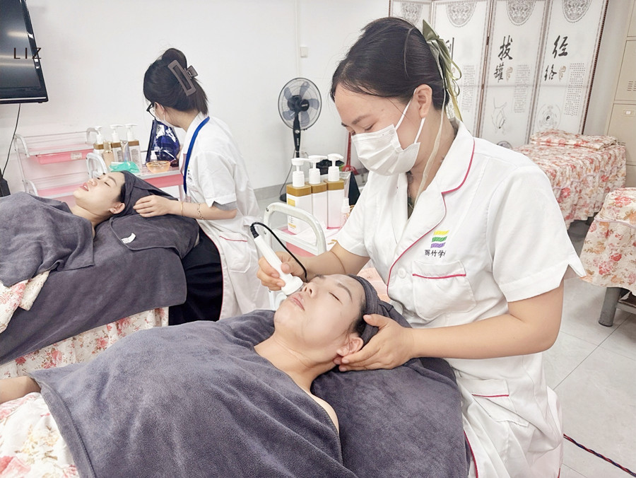 為什么要學會使用美容儀？廣西皮膚管理教學