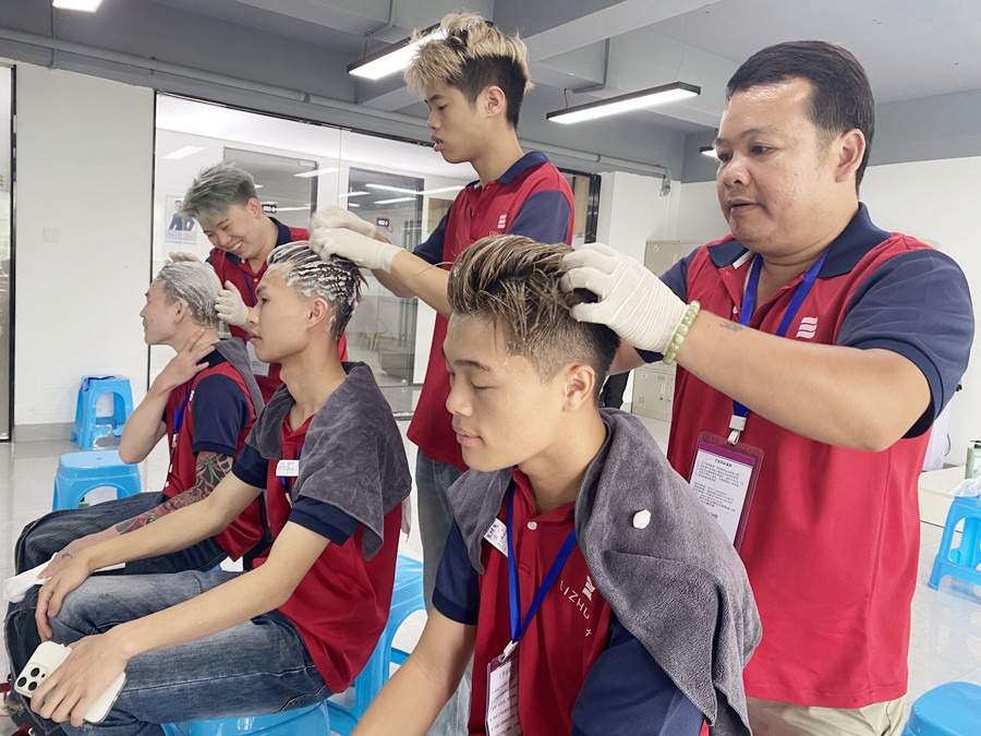 南寧洗頭培訓(xùn)：中式洗頭如何快速氣泡？