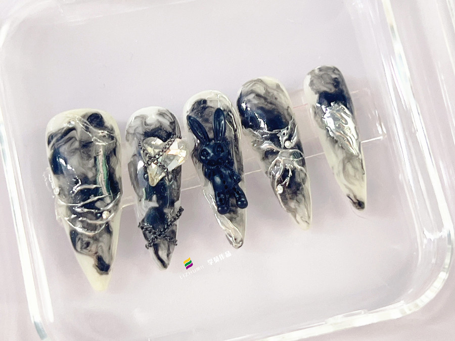 水墨暈染飾品美甲，南寧美甲店學(xué)徒必須款