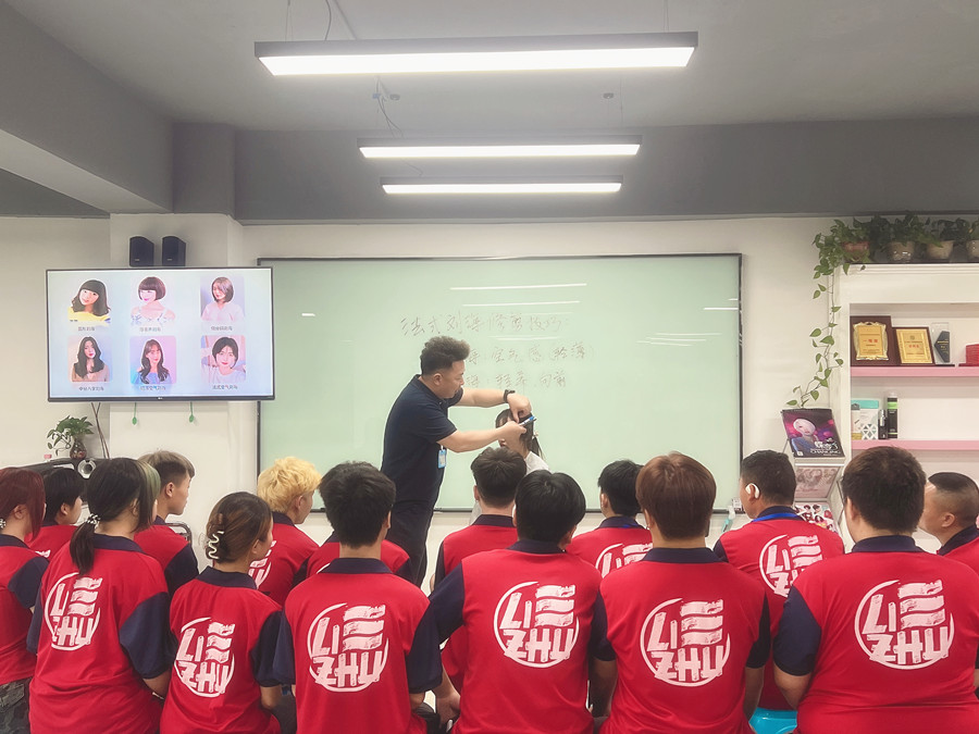 不同臉型適合的劉海類(lèi)型，南寧剪發(fā)學(xué)習(xí)分享