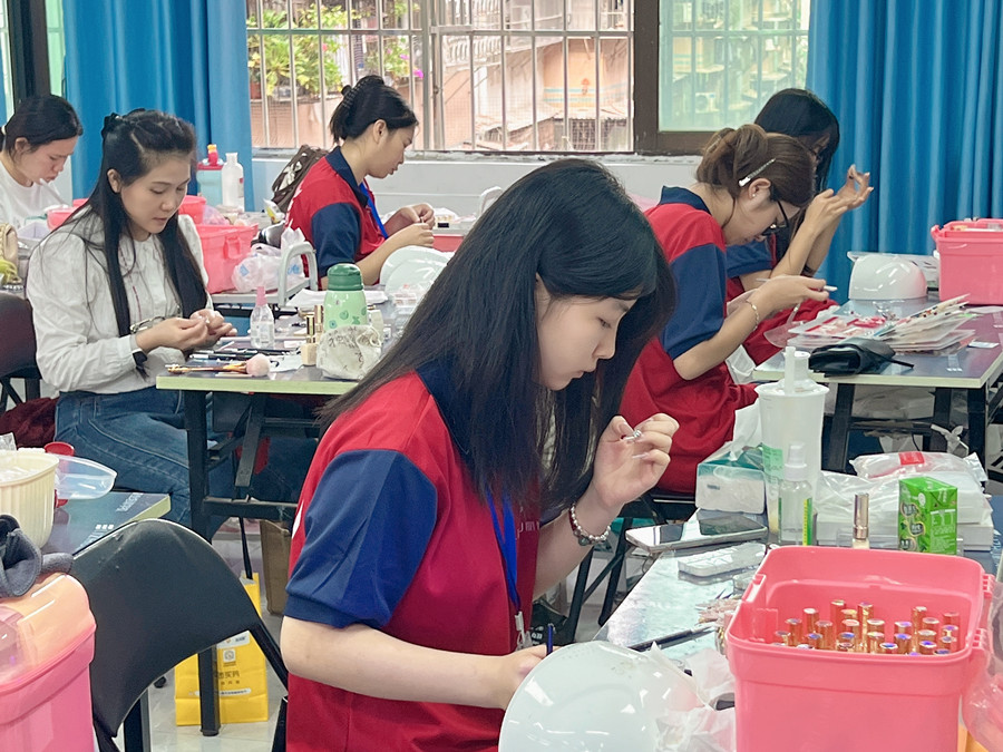 廣西美甲學(xué)習(xí)日常，到處都是歡聲笑語