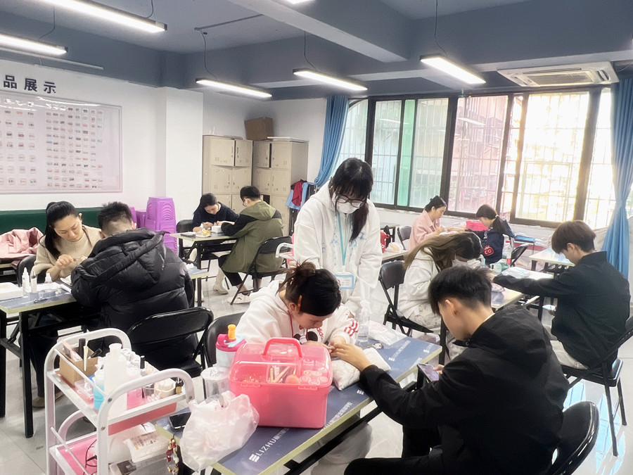 傳統(tǒng)美甲前置處理，南寧美甲專業(yè)教學講解