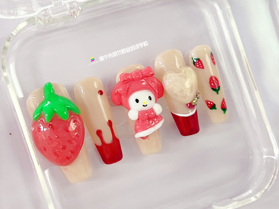 雕花卡通美甲，南寧美甲進(jìn)修培訓(xùn)作品