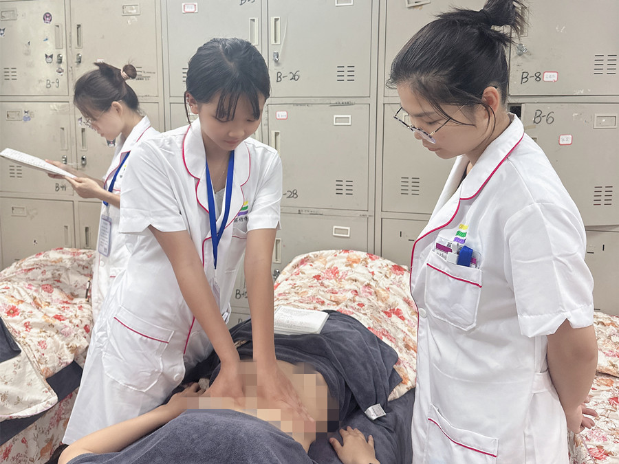 新手揉按腹部如何發(fā)力？廣西美容美體教程